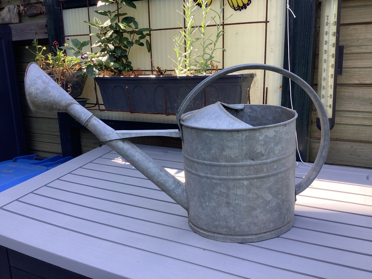 Oude zinken gieter