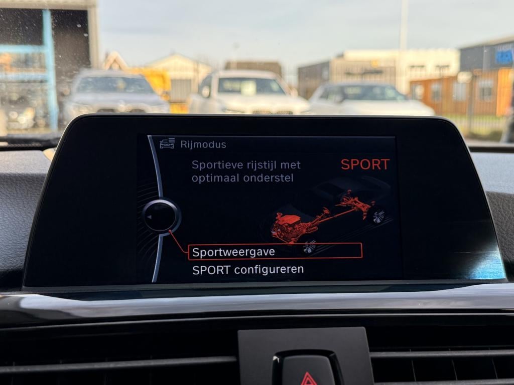 BMW 3-serie 320i high executive | harman/kardon | leder | v + a parkeersens