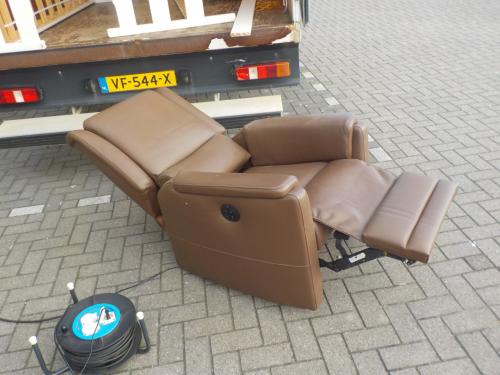 Mooie kwaliteit elektrische leren relax fauteuil met 2 motoren  goede staat