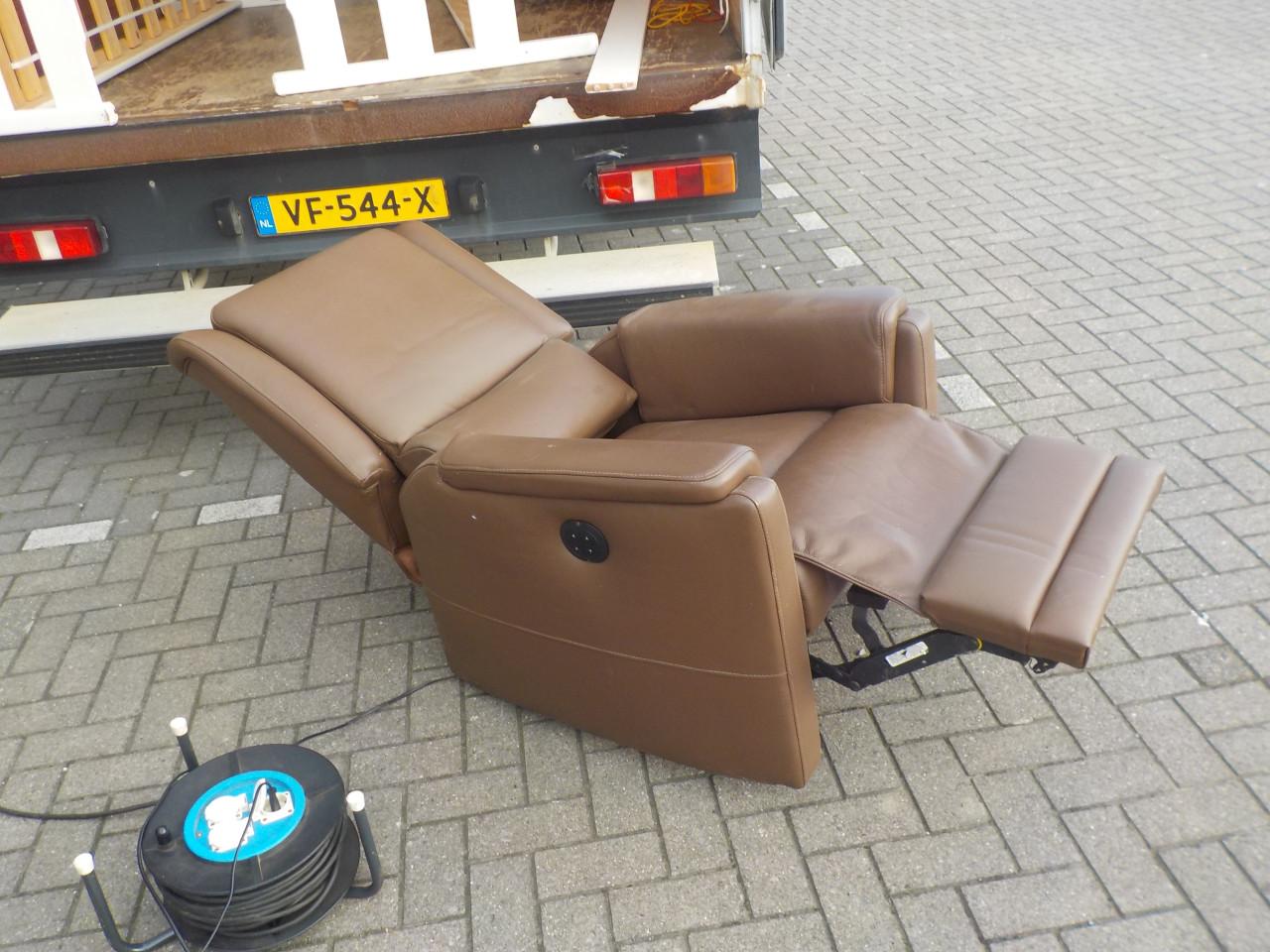 Mooie kwaliteit elektrische leren relax fauteuil met 2 motoren  goede staat