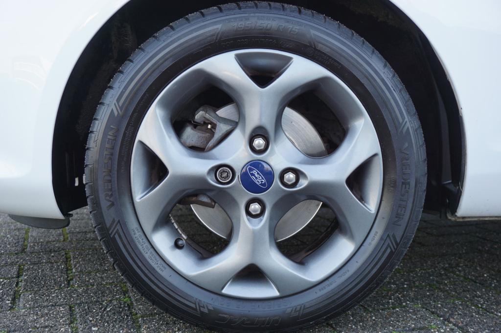 Ford Fiesta 1.25 titanium climate / cruise / elektr. ramen / parkeersens. /