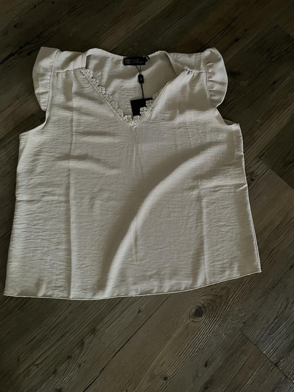 Topje taupe met v hals met kant