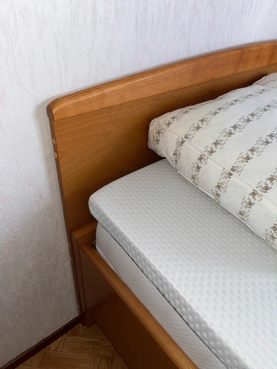 Z.G.A.N. senioren bed verplaatsbaar dmv wieltjes