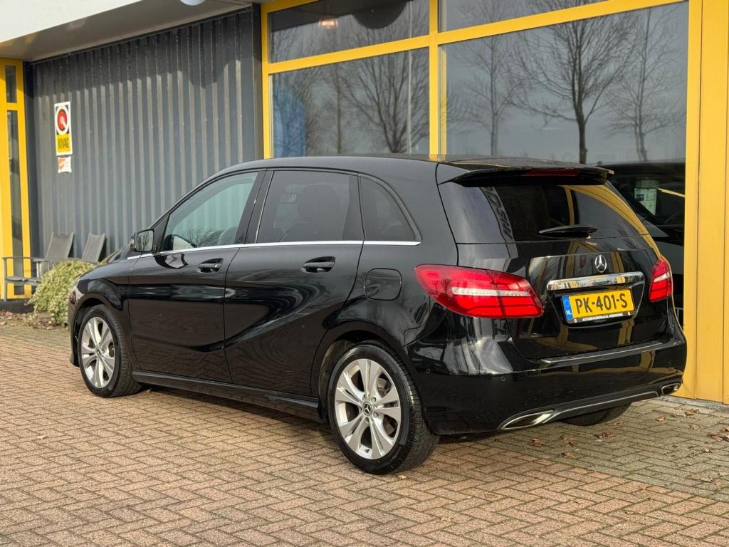 Mercedes-Benz B-Klasse 180 activity edition | leer | automaat |