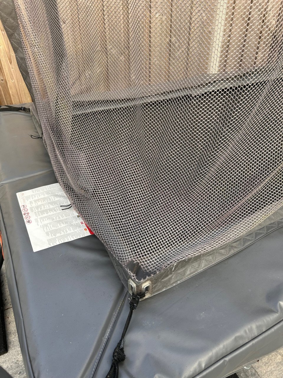 Avyna Trampoline Pro-Line 275x190 cm met net, ladder en beschermhoes.