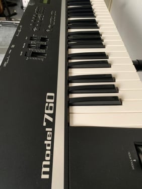 KEYBORD RHODES MODEL 760
