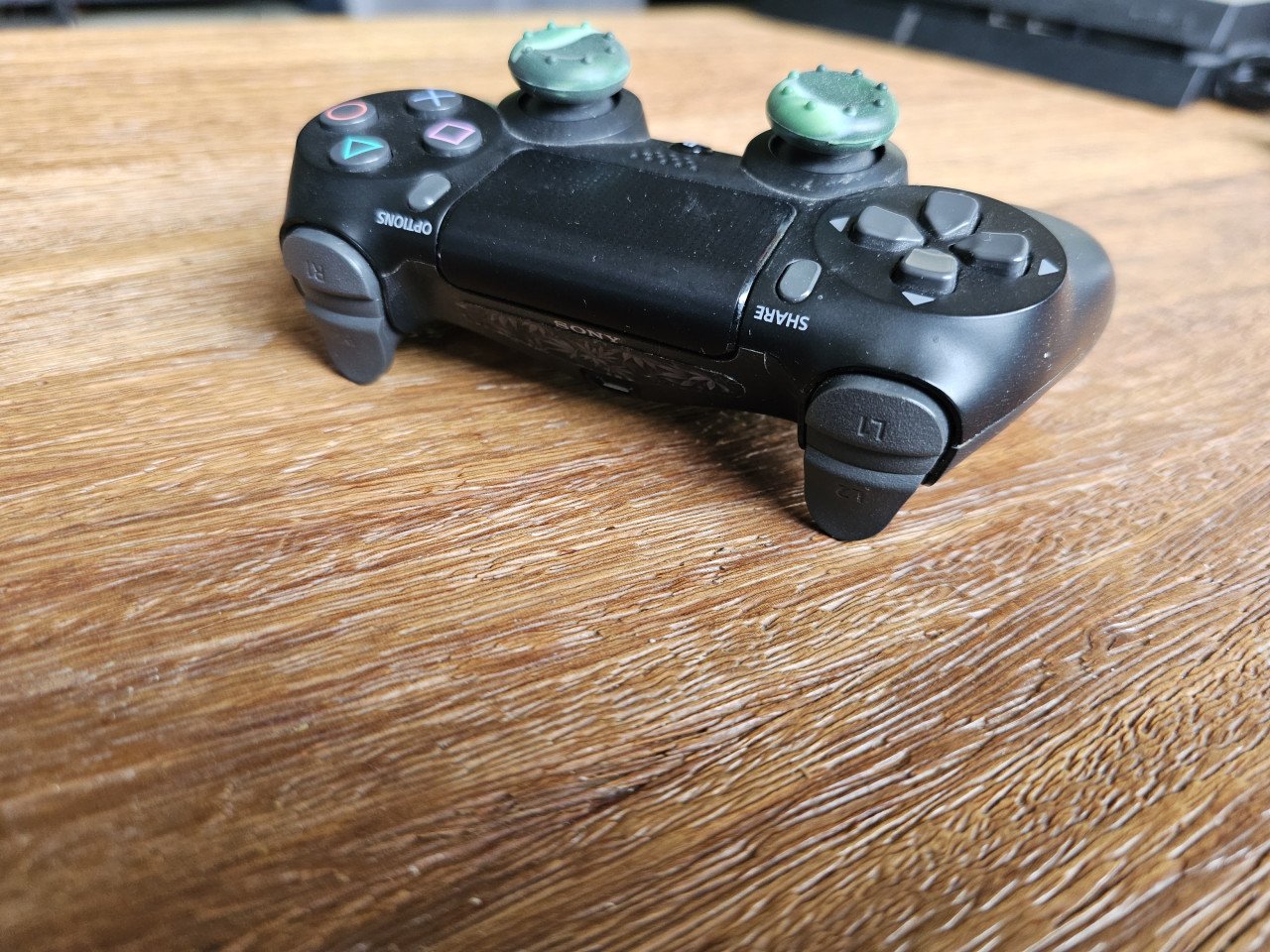 PS4 - 1TB - 1 Controller