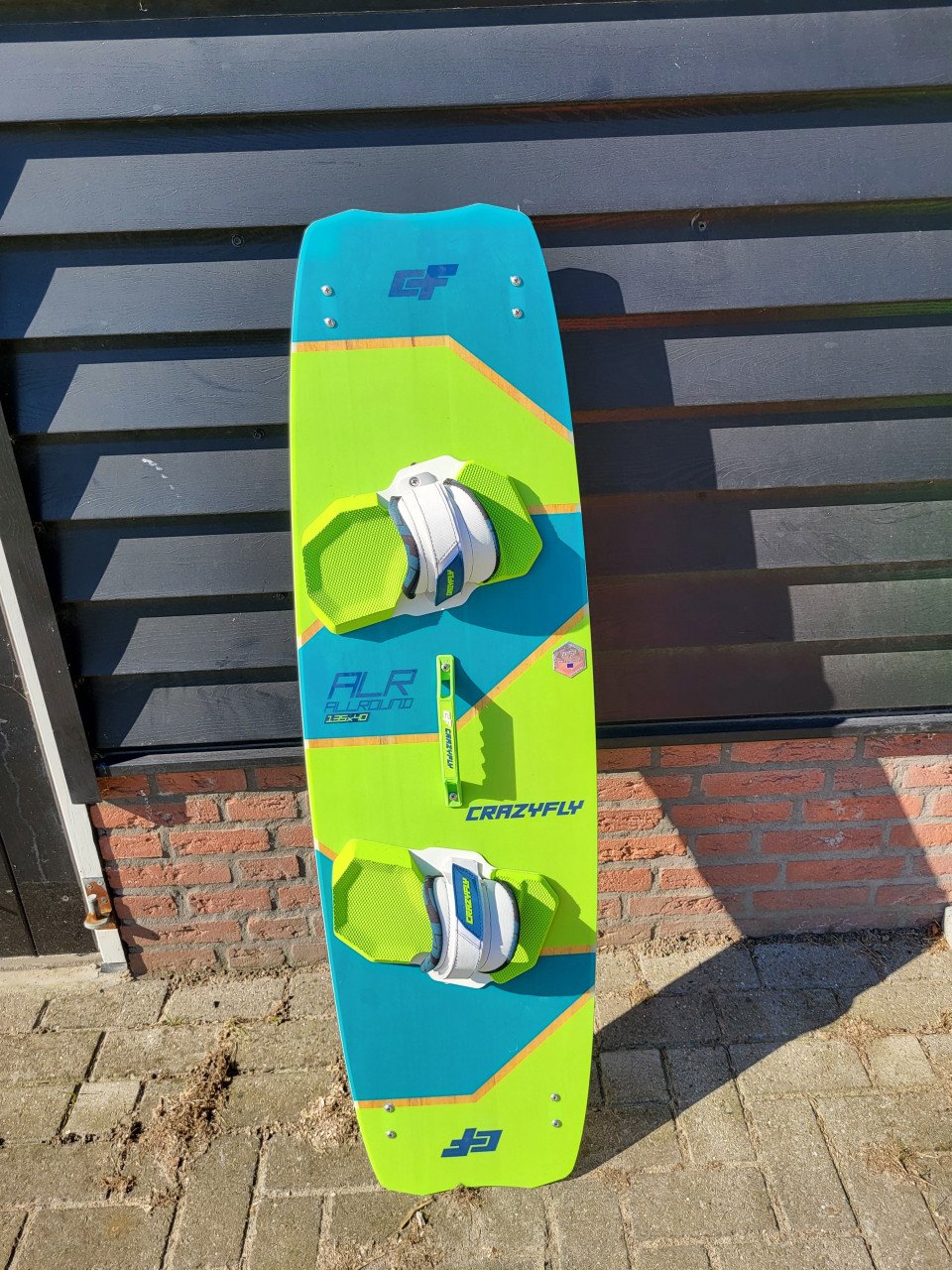 Crazyfly kites, board en bar