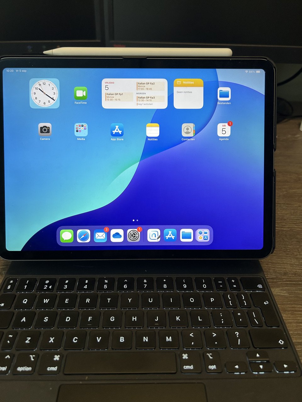 IPad Pro M1, Pencil, magic keyboard, sleeve, cover