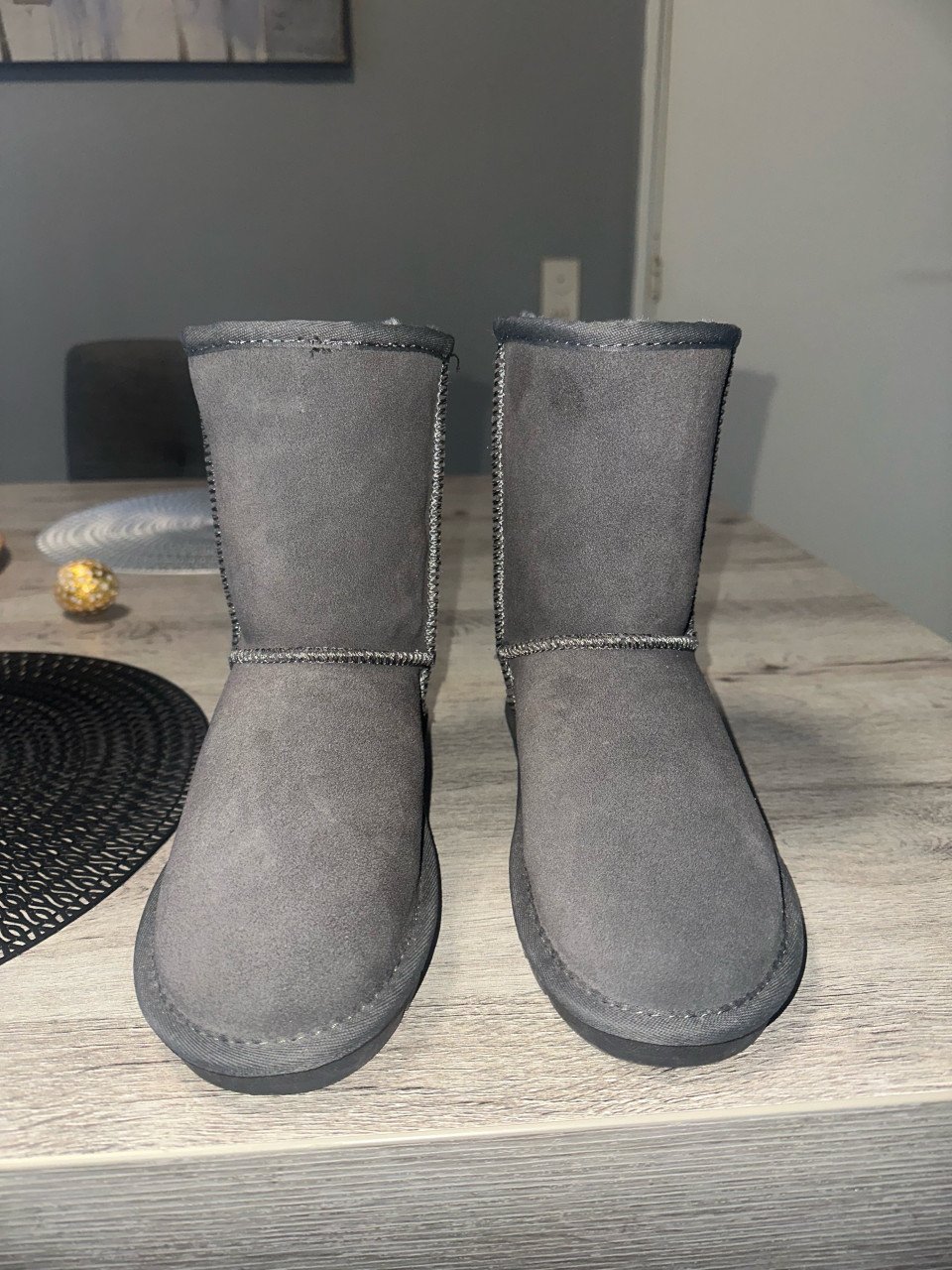 2x UGG maat 36