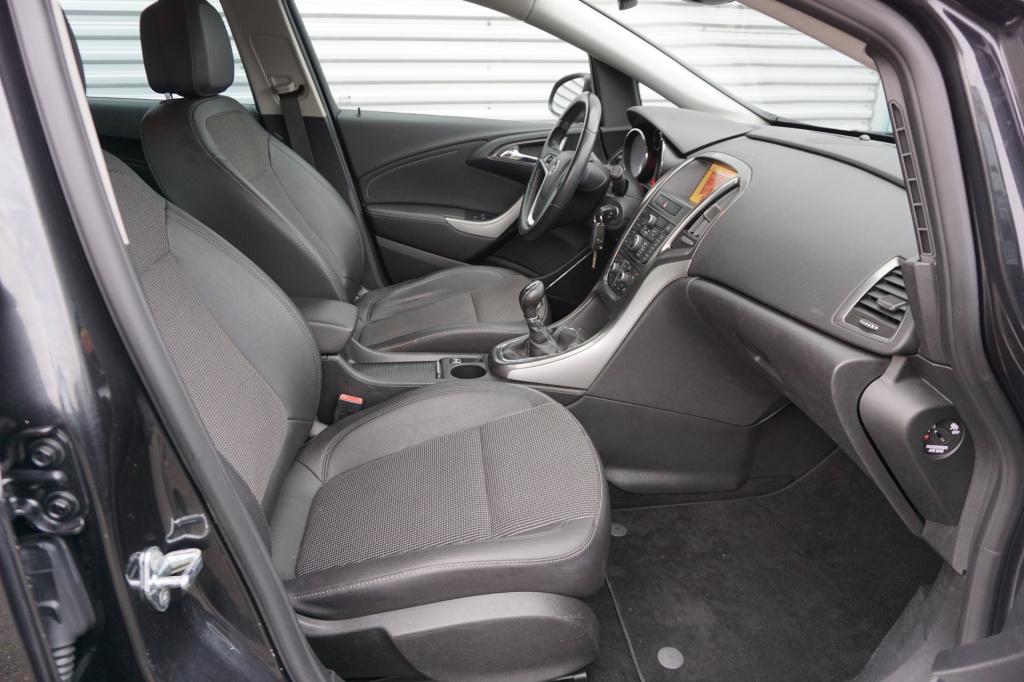 Opel Astra sports tourer 1.4 cosmo navi / climate / cruise / trekhaak / lm 