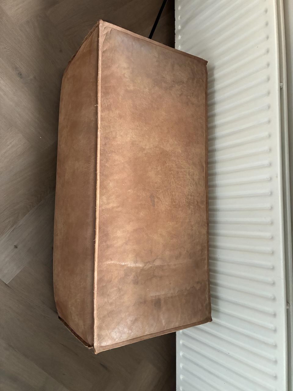 Bruin suède leren bank en hocker te koop