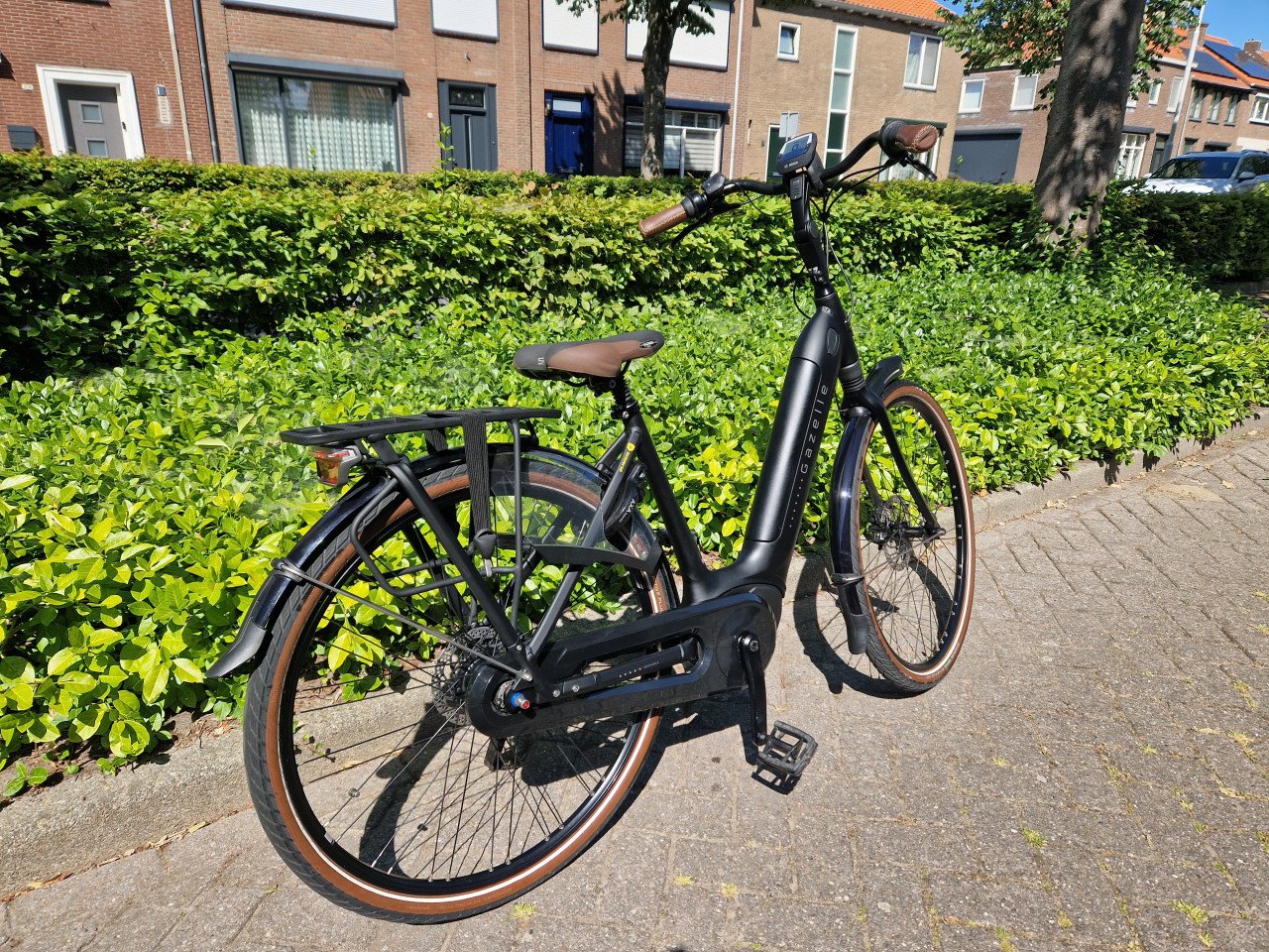 Zo goed als nieuwe Gazelle Grenoble C8 elektrische fiets met Bosch motor