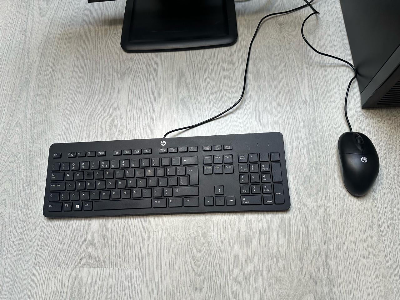 Complete set HP PC / Intel Core i5 / 8GB ram / Windows 11 /