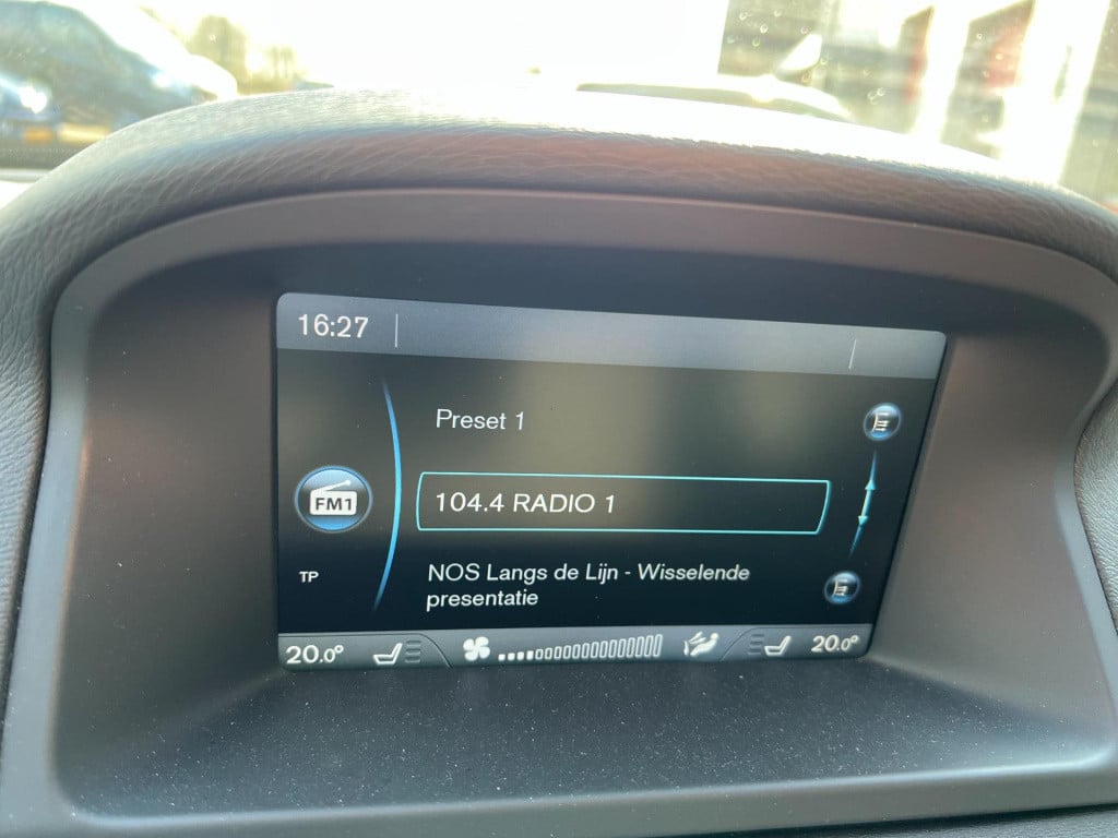 Volvo V70 1.6 d2 kinetic, trekhaak, navi, parkeersensoren enz...