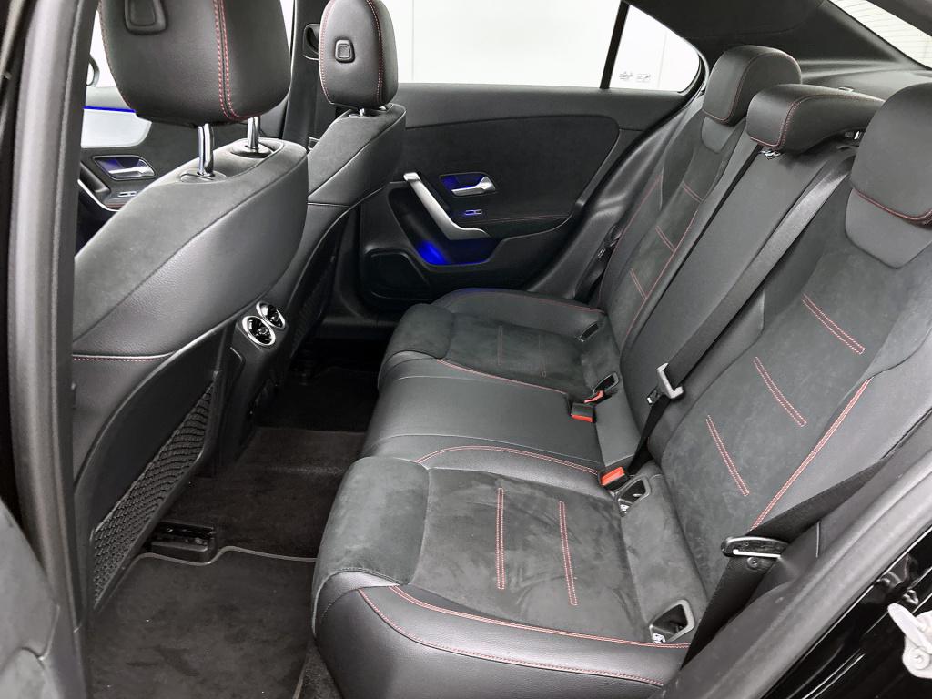 Mercedes-Benz A-Klasse 180 business solution amg | panoramadak | sfeerverli