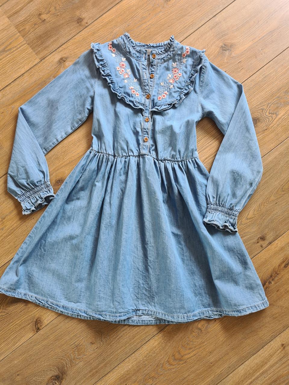 Licht blauw spijkerjurkje van Happy Girls Club  Maat 134