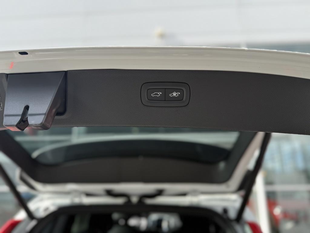Volvo XC90 t8 390pk recharge r-design| luchtvering| trekhaak| panodak| 360c
