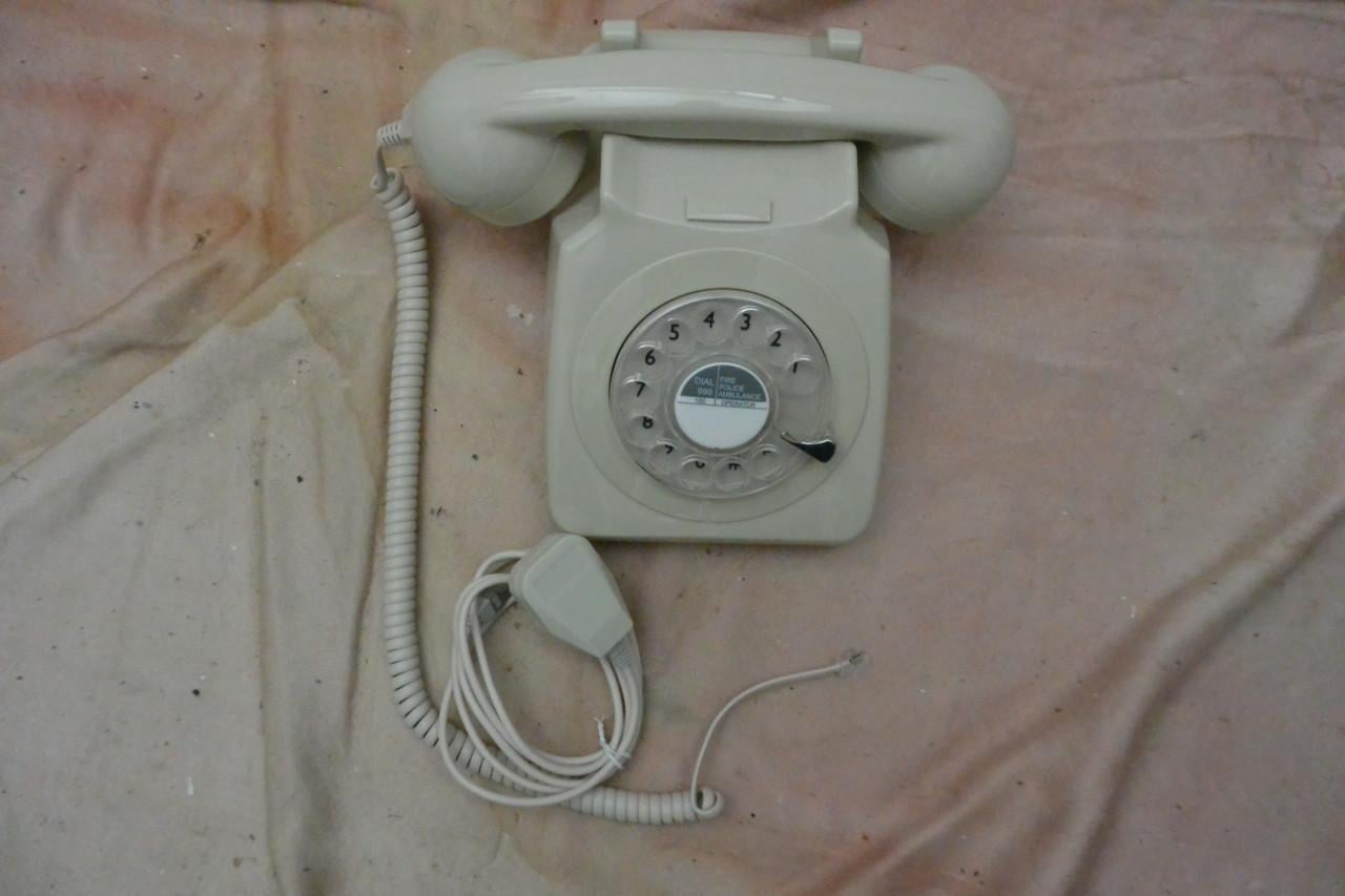 Oud model telefoon, nieuw.
