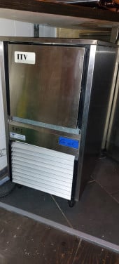 RVS ITV Quasar ijsblokjesmachine