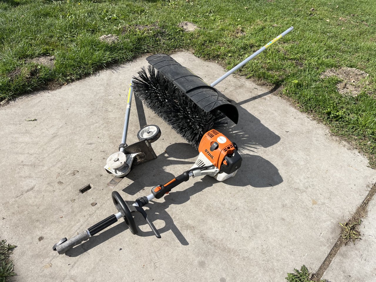 Stihl Combi tool inclusief borstel en kantensnijder