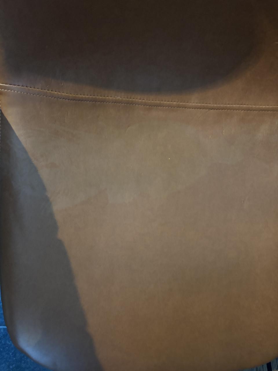 Robuuste ronde eettafel met 6 stoelen