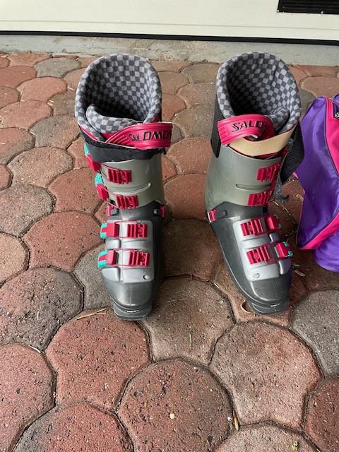 Carve Atomic skies met tas en schoenen