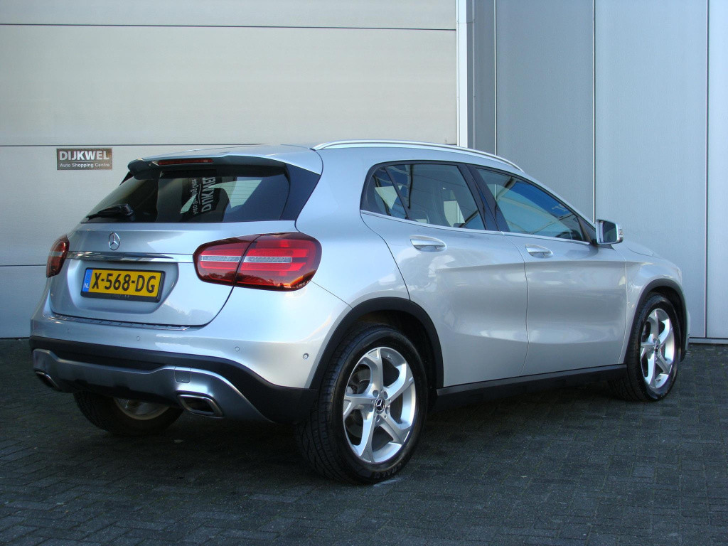 Mercedes-Benz Gla-klasse 180 premium urban