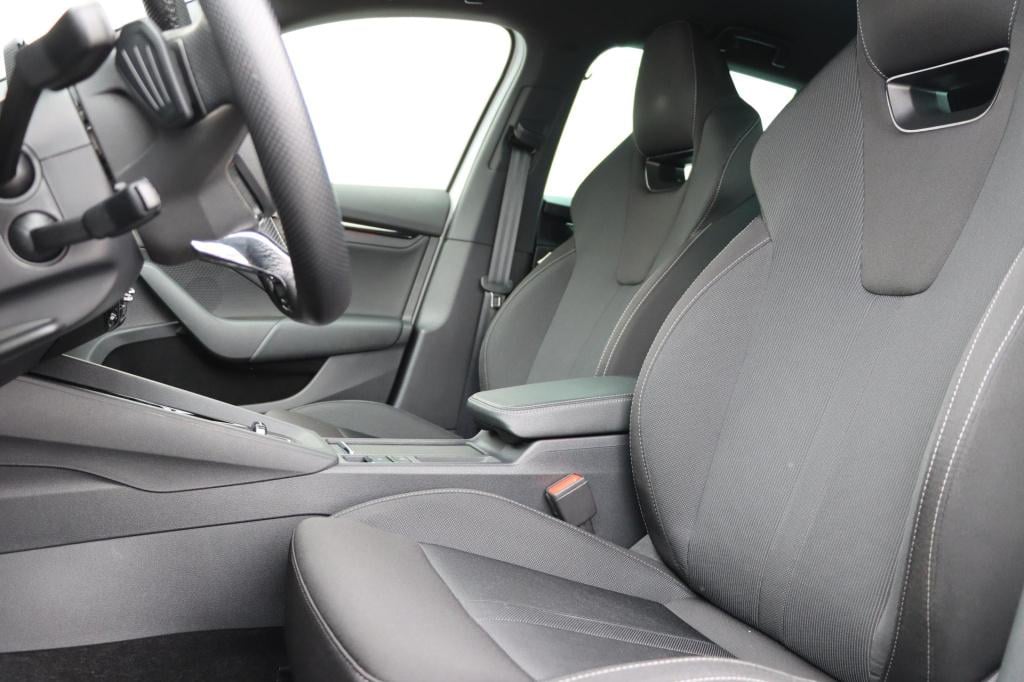 Skoda Octavia combi 1.4 tsi iv phev sportline business | soh 91,1% |