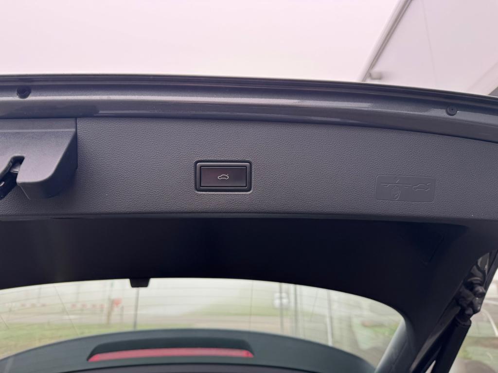 Volkswagen T-roc 1.5 tsi style business automaat , afneembare trekhaak , ap