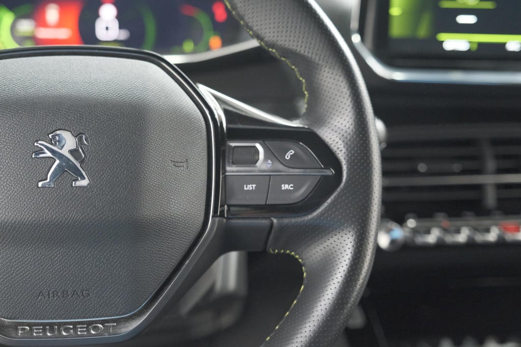 Peugeot 208 puretech 100 gt | camera | dodehoekdetectie | apple carplay | s