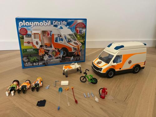 PLAYMOBIL City Life Ambulance en ambulanciers - 70049