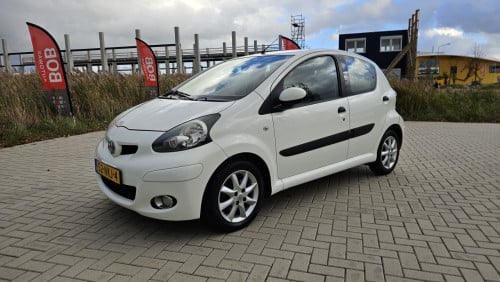 Zuinige TOYOTA AYGO 5drs AIRCO Bj. 11-2010 / NL AUTO  / 1:23 !