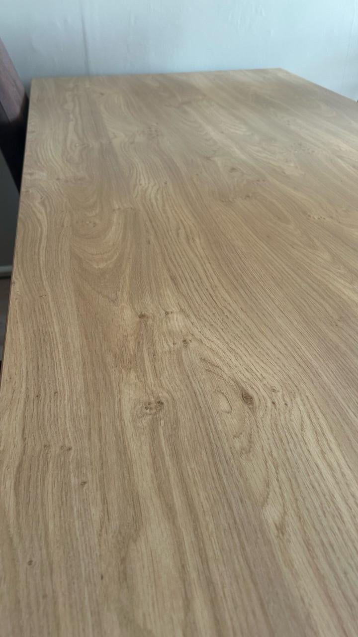 Houten eettafel + 4 bruine stoelen