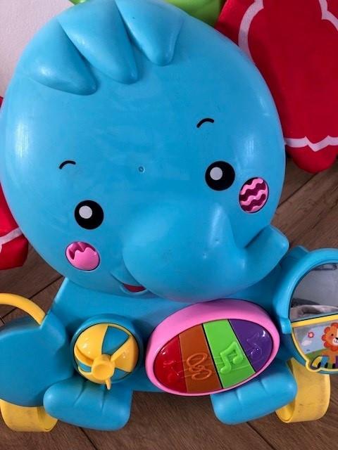 Leuke blauwe olifant als loopkarretje!