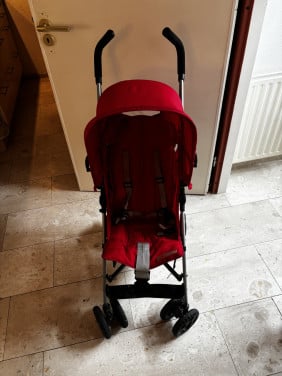 Buggy van Koelstra in rood