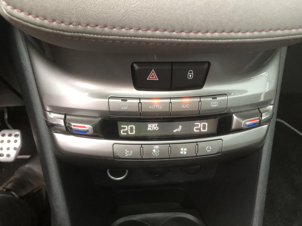 Peugeot 208 1.6 vti 120pk panoramdak 3-drs