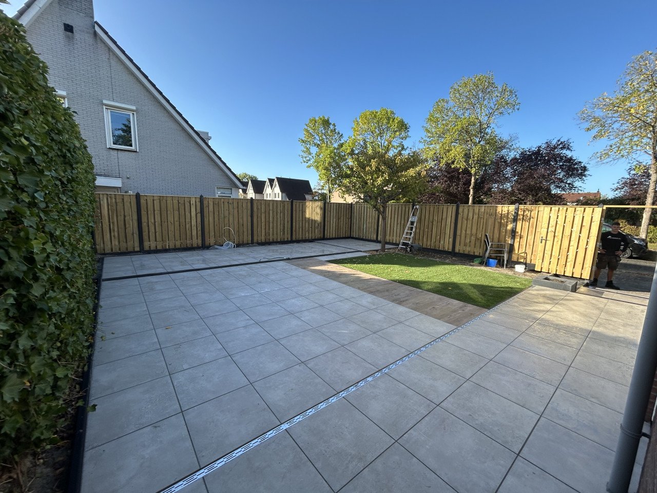 15 m2 nieuwe keramische tegels 60x60x3 cm over op een klus!