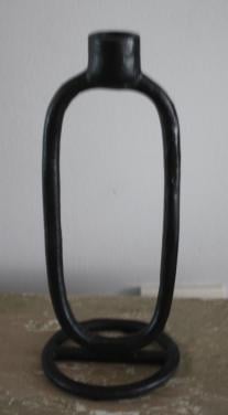 Zwarte metalen kandelaar nr 2