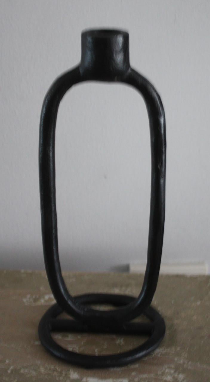 Zwarte metalen kandelaar nr 2