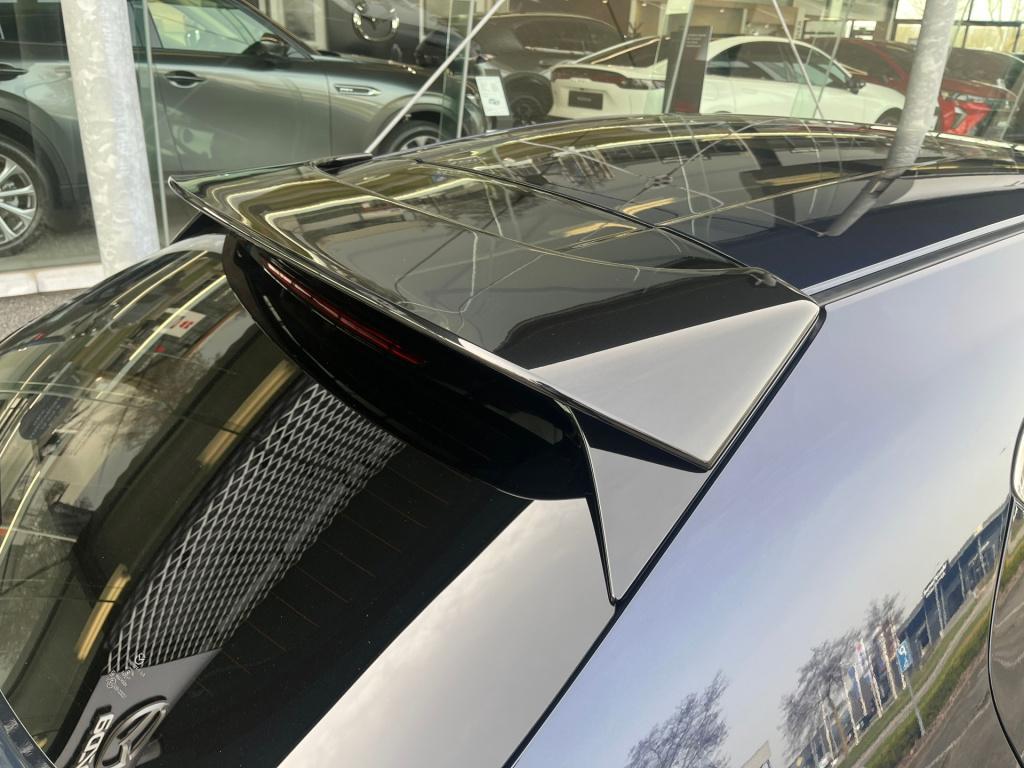 Mazda 3 2.0 skyactiv-x 180 pk luxury |aero pack|bose|trekhaak|rijklaar