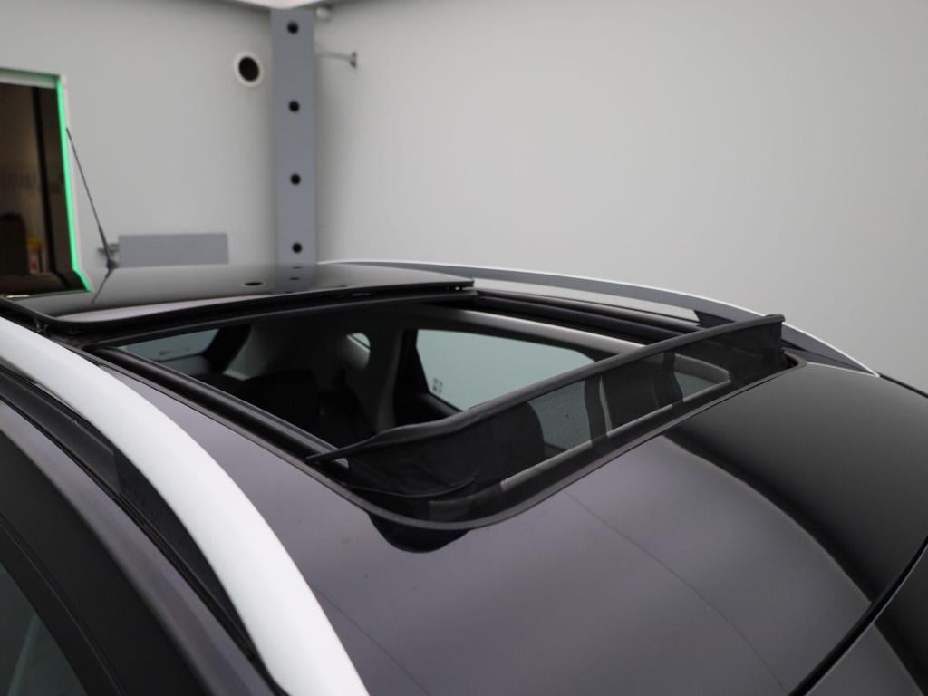 MG Zs Ev long range luxury 70 kwh | panoramadak | leder | apple carplay - a