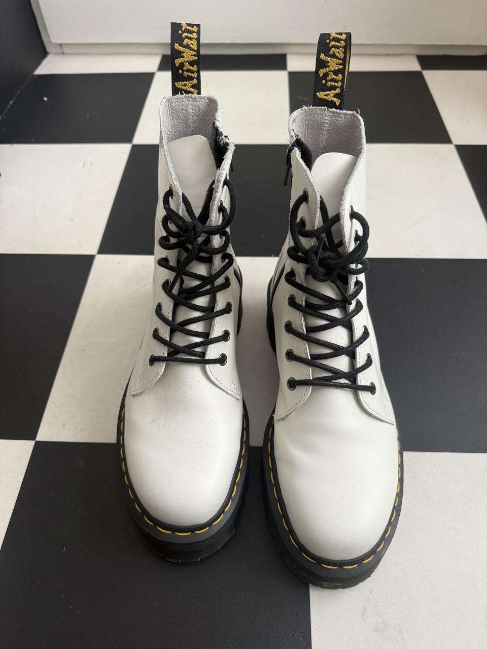 Dr Martens enkellaars wit maat 43