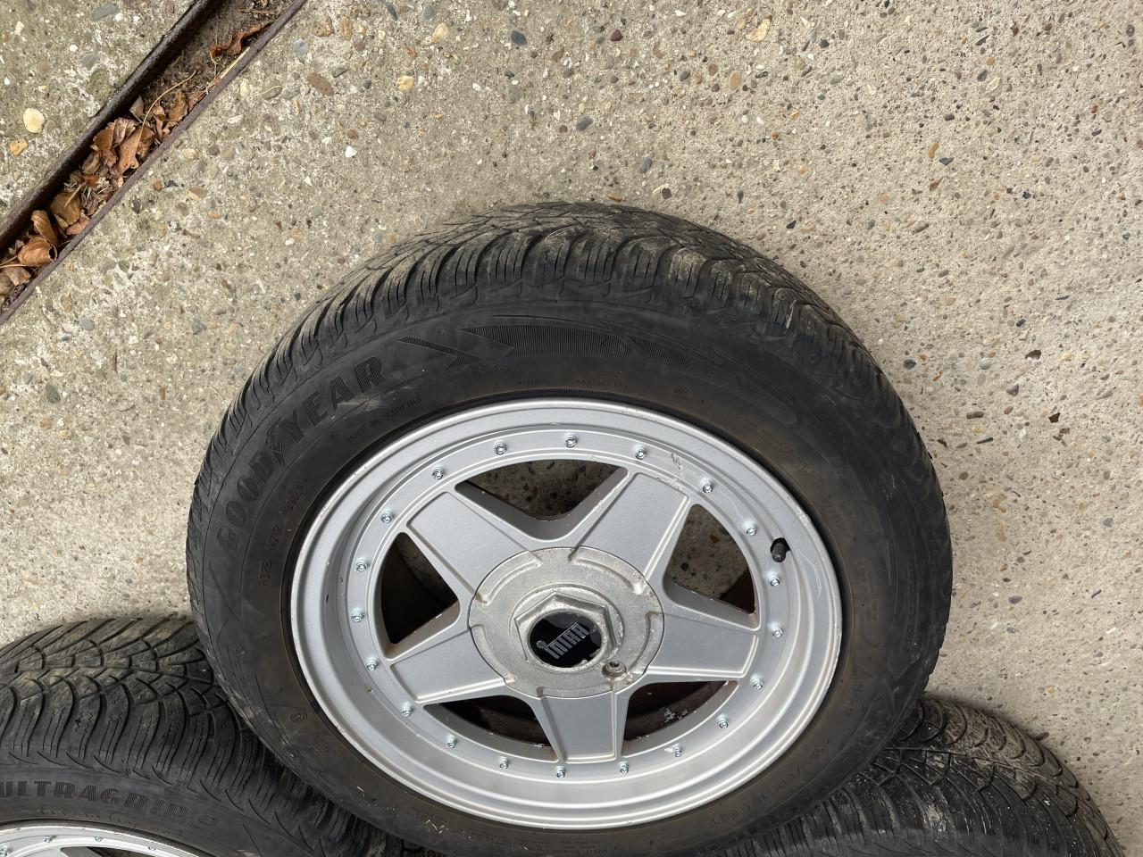 Set Audi Speedline 7J x15 wielen.