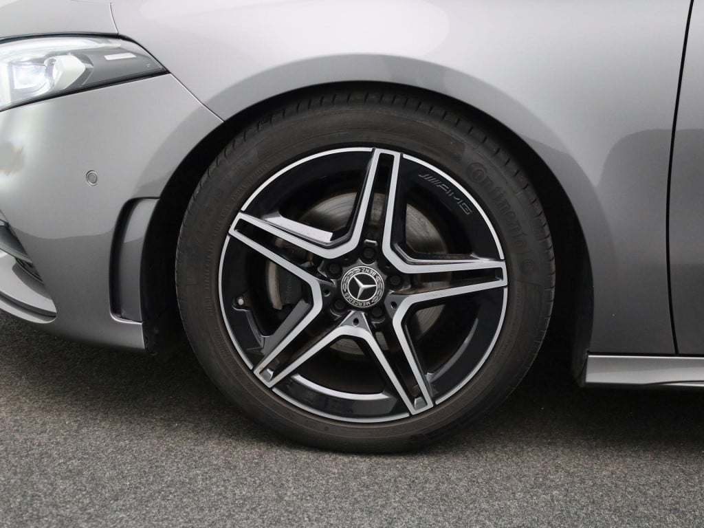Mercedes-Benz A-Klasse 180 business solution amg | automaat | lmv | panoram