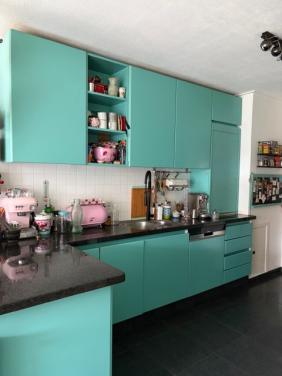 Keuken Gratis ( + deel apparatuur over te nemen)