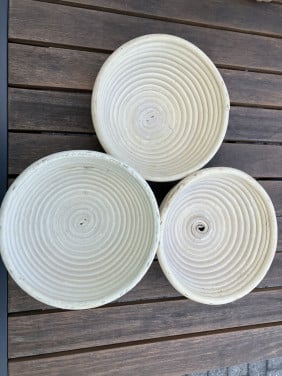 3 ronde rieten deegmandjes