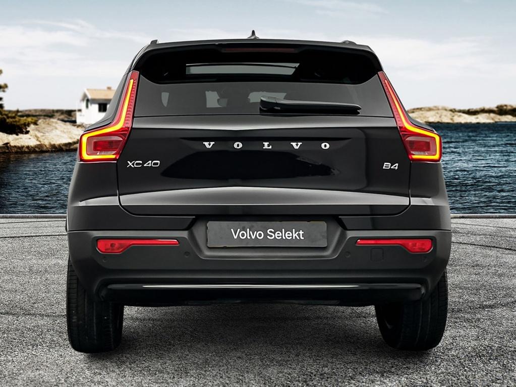 Volvo XC40 b4 197pk plus dark| camera| trekhaak| adap.cruise| h&k audio| pa