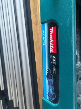 Makita gipsfrees 18v DCO 180 ZJ