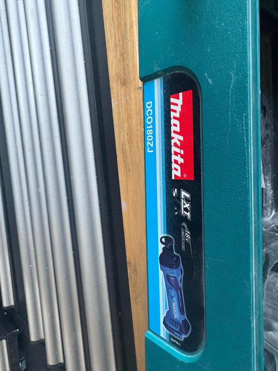 Makita gipsfrees 18v DCO 180 ZJ